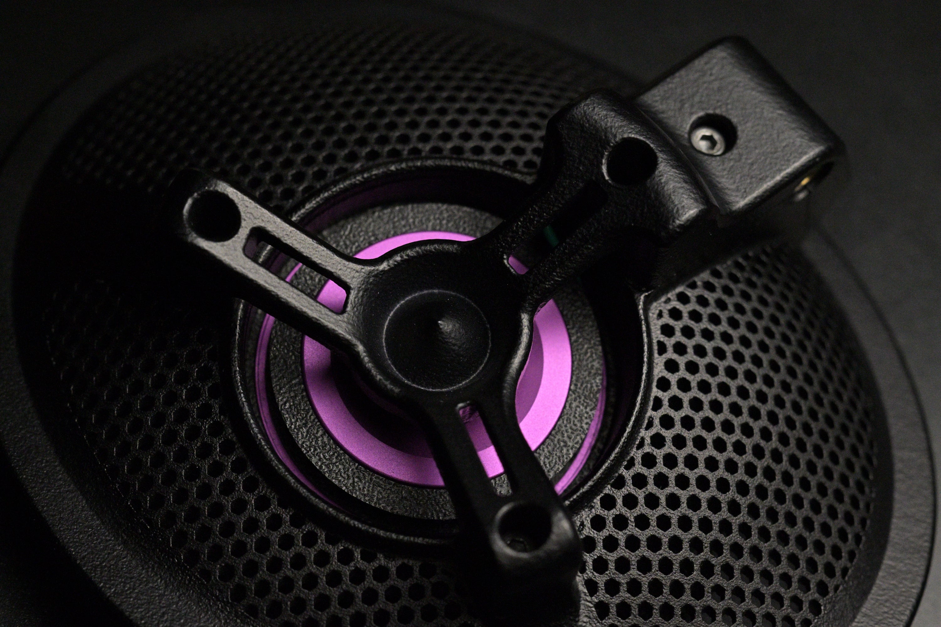 ETA ULI AlNiCo open-back headphone close-up