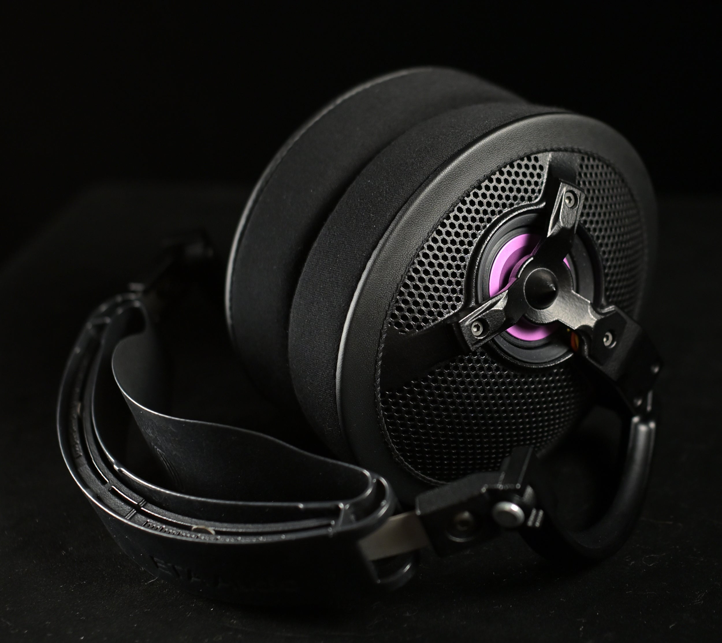 ETA ULI (Preorder) — AlNiCo Headphone
